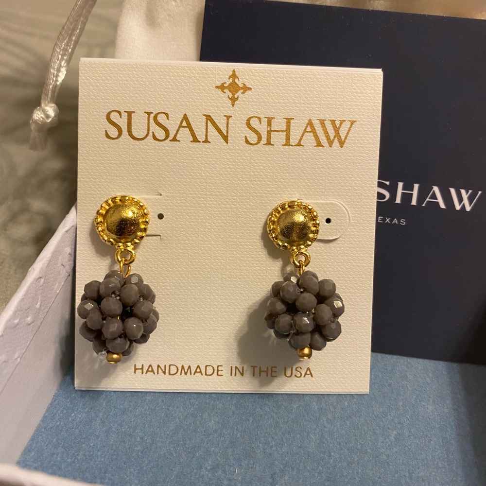 Susan Shaw NEW Gold and Gray Cluster Earrings